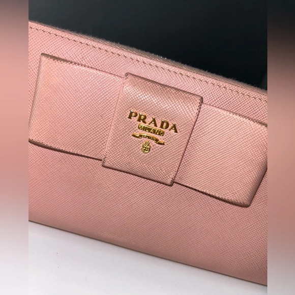 Prada Saffiano Pink Bow Zippy long wallet in Box - Picture 2 of 11